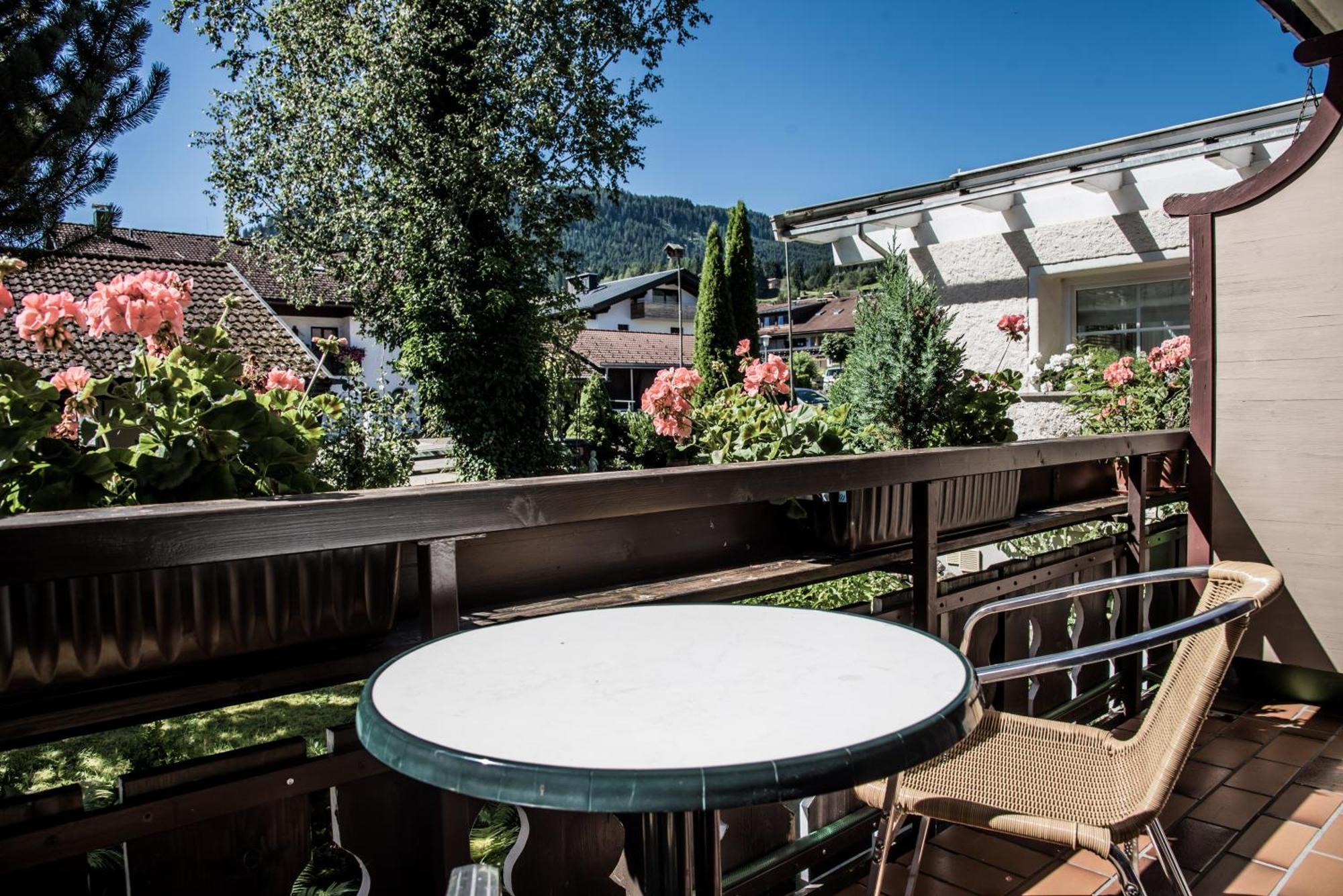 Haus Susanne - Top-Ferienwohnungen - Sommer-Bergbahn Inklusive Obermaiselstein Esterno foto